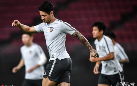 开云体育 -关于今晨费耶诺德调整名单以备亚冠；更衣室发声环节打磨；话题不断；年轻球员得到机会的信息